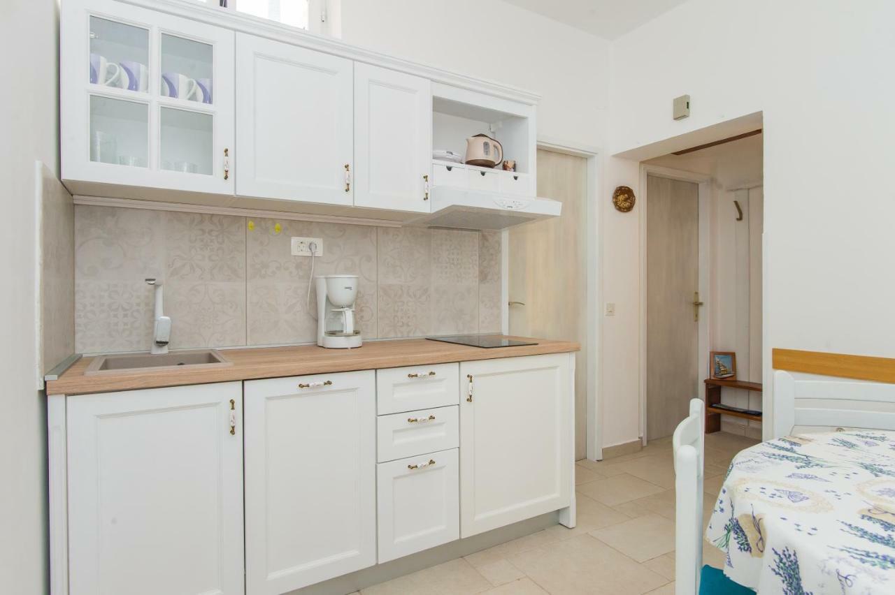 Seaview Apartment Marinov - Bilo, Primosten Bagian luar foto