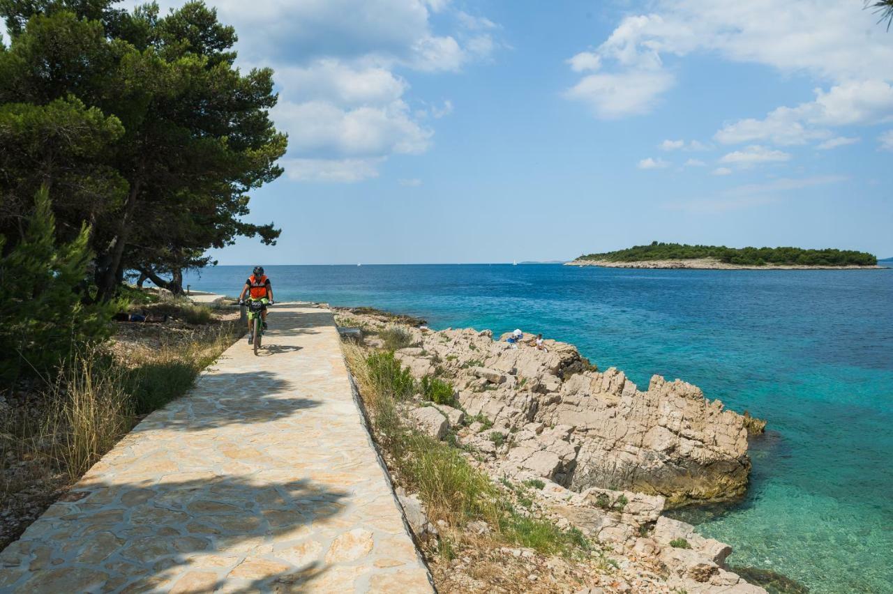 Seaview Apartment Marinov - Bilo, Primosten Bagian luar foto