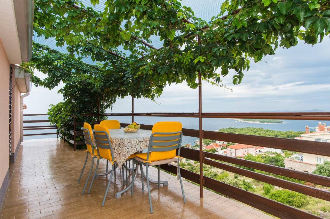 Seaview Apartment Marinov - Bilo, Primosten Bagian luar foto