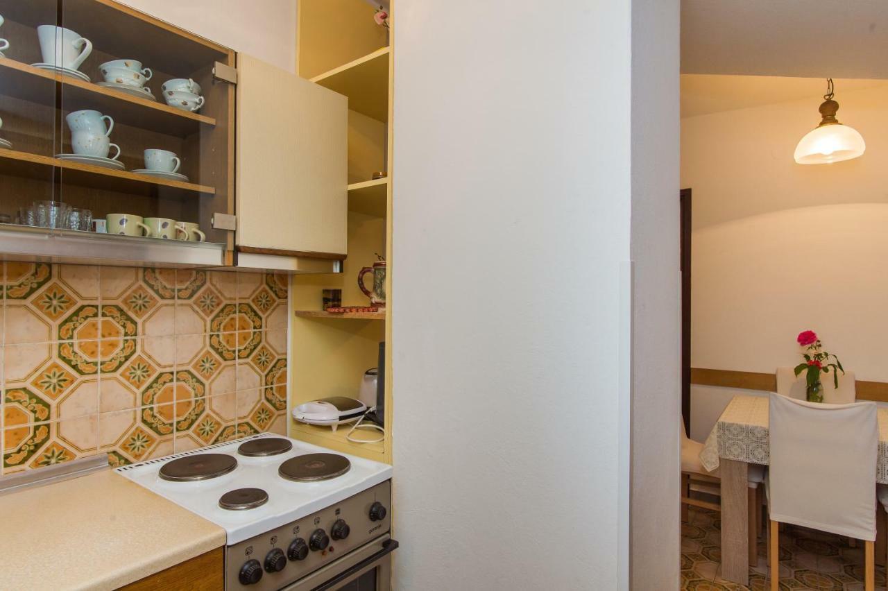 Seaview Apartment Marinov - Bilo, Primosten Bagian luar foto